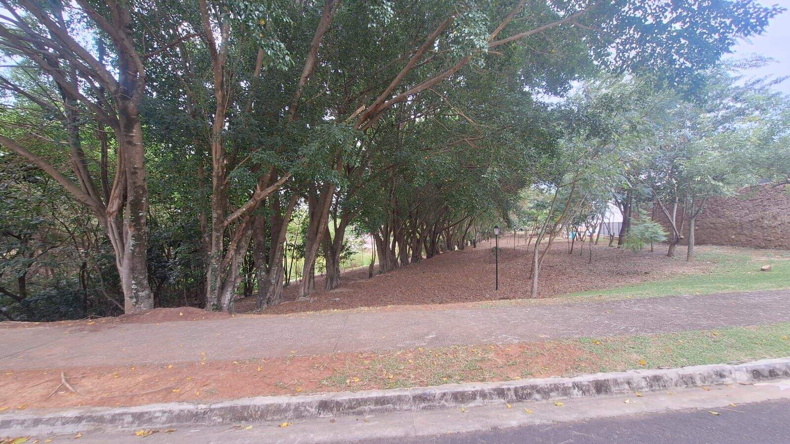 Terreno à venda no Jardins di Roma: 