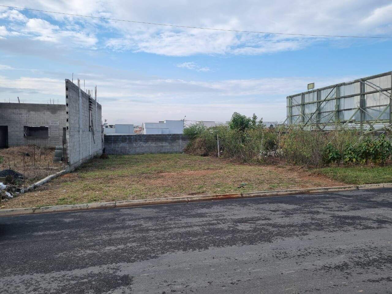 Terreno à venda no Jardim Santa Cruz: 
