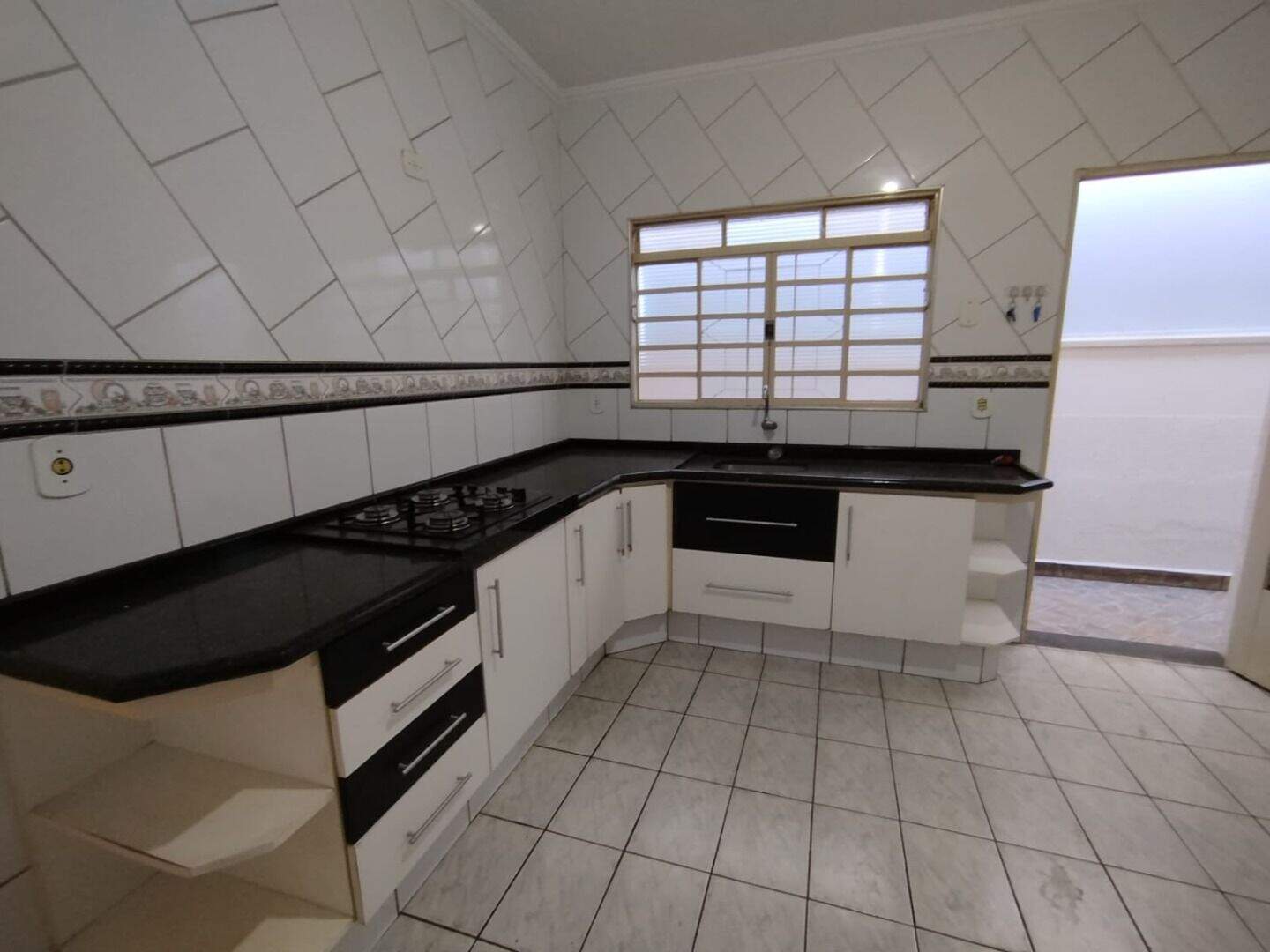 Casa à venda no Jardim Adriana: 