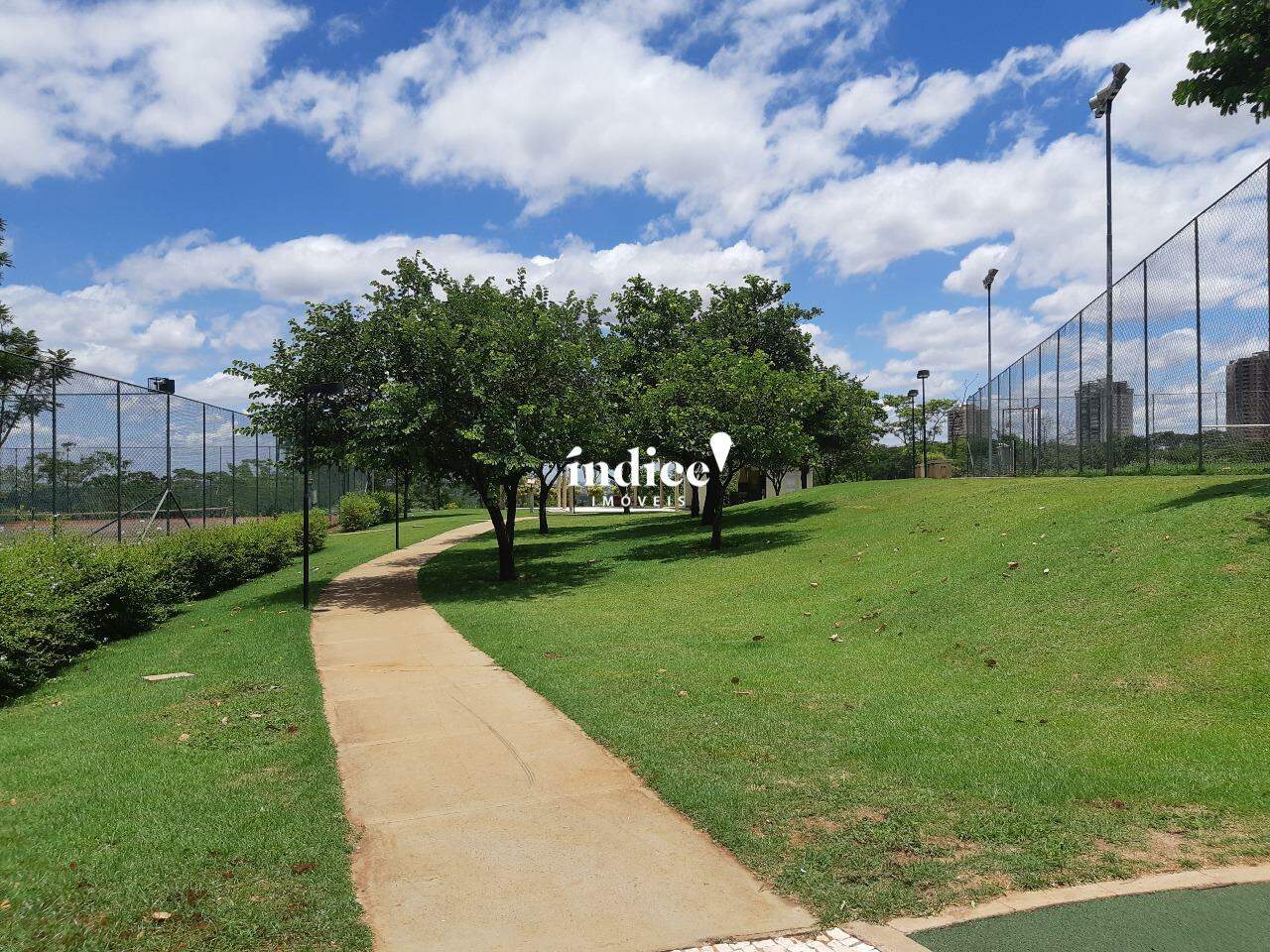 Terrenos Condomínio para à venda no Vila do Golf na cidade de Ribeirão Preto: 