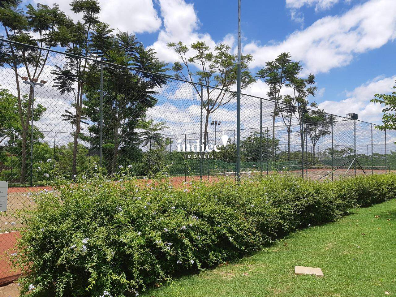 Terrenos Condomínio para à venda no Vila do Golf na cidade de Ribeirão Preto: 