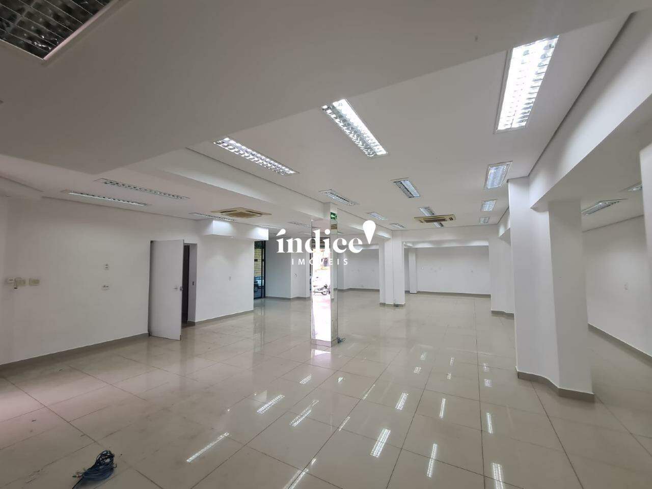 Salão Comercial para para aluguel no Centro na cidade de Ribeirão Preto: 