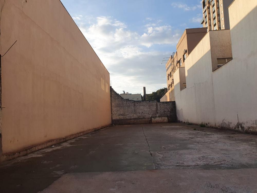 Terrenos Bairro para à venda no Condomínio Itamaraty na cidade de Ribeirão Preto: 