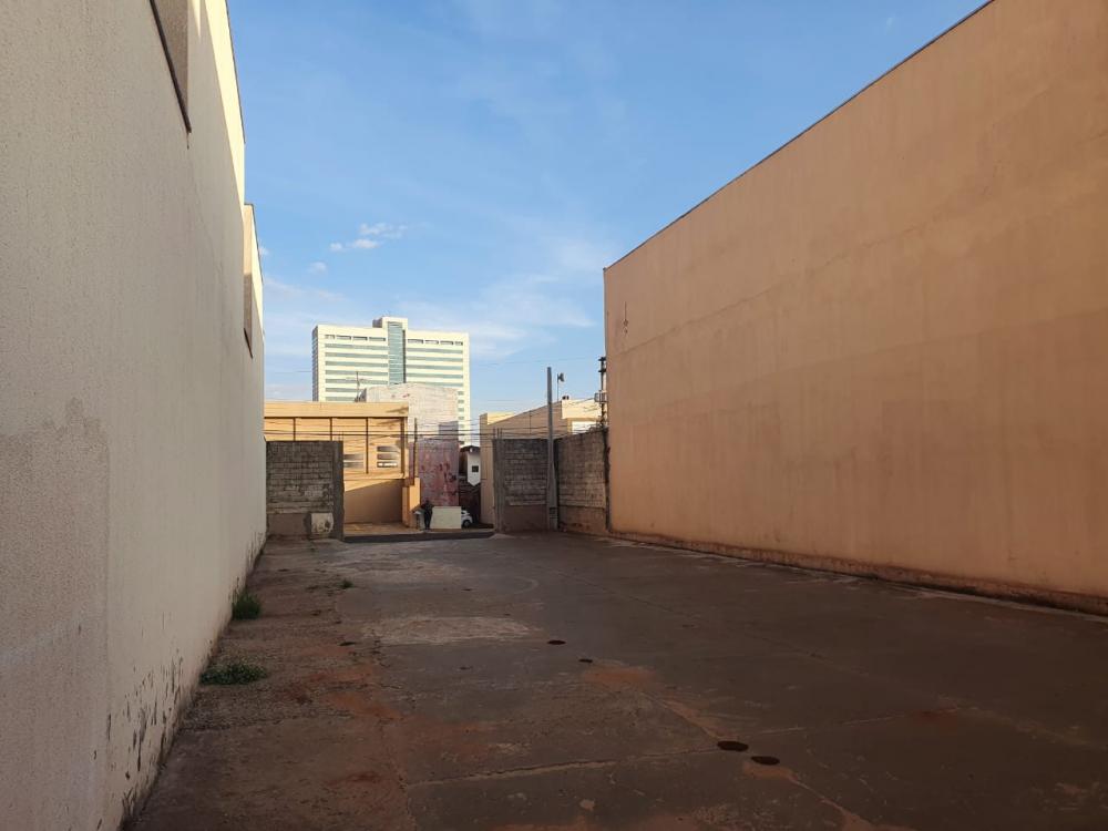 Terrenos Bairro para à venda no Condomínio Itamaraty na cidade de Ribeirão Preto: 