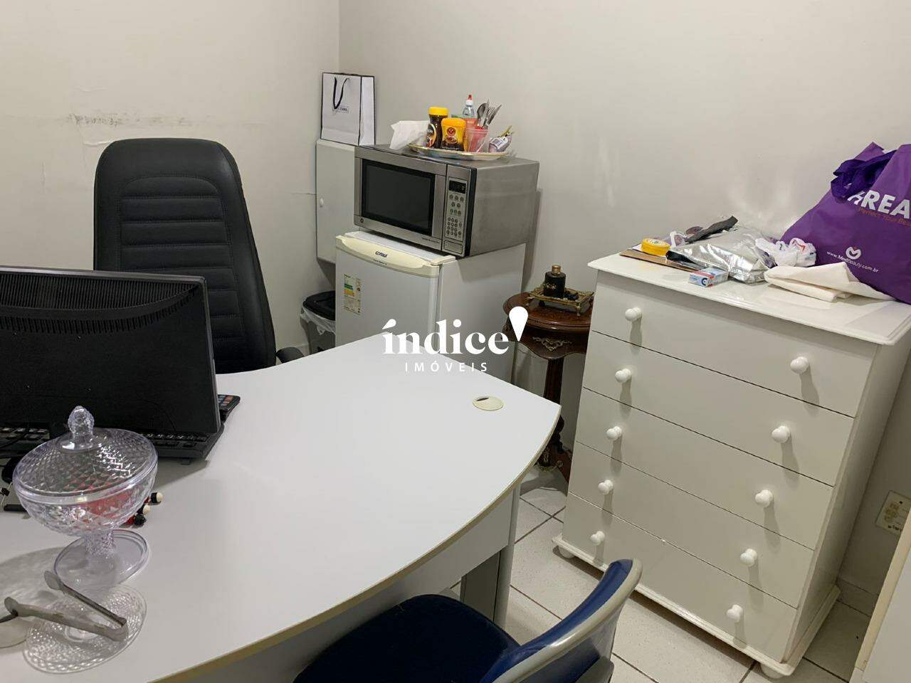 Salão Comercial para à venda no Centro na cidade de Ribeirão Preto: sala menor - escritório