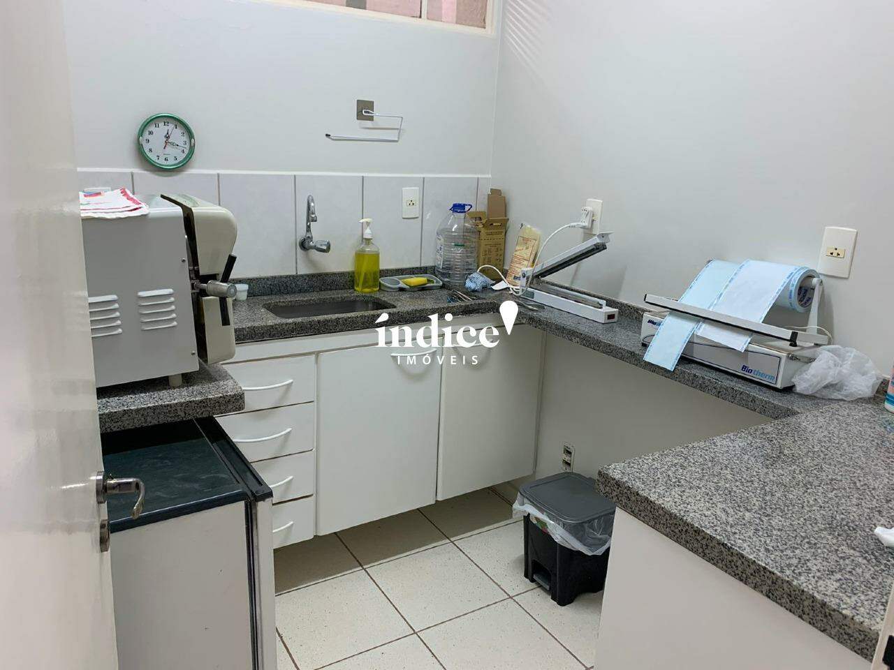 Salão Comercial para à venda no Centro na cidade de Ribeirão Preto: sala de esterilização
