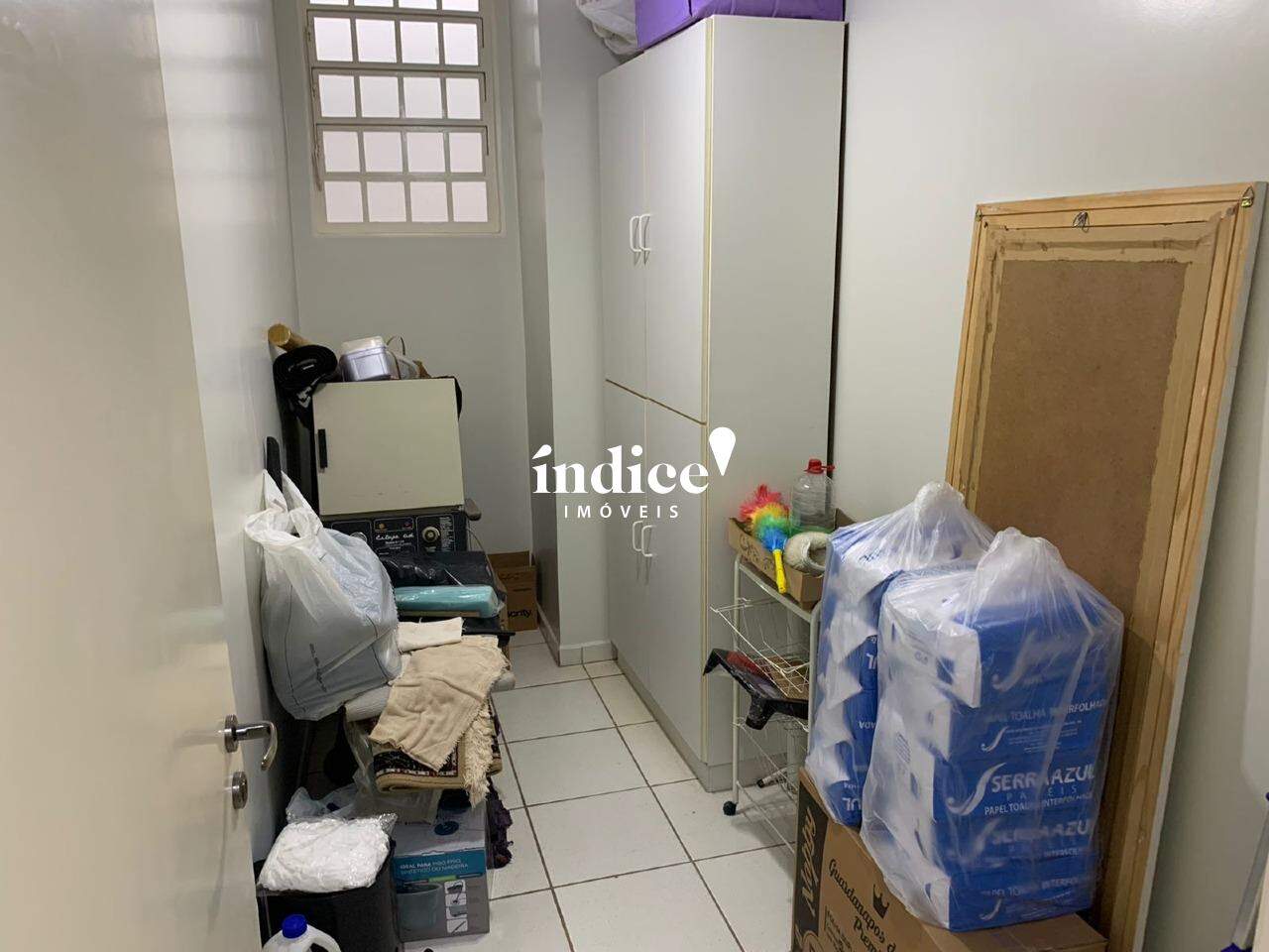 Salão Comercial para à venda no Centro na cidade de Ribeirão Preto: área de dispensa