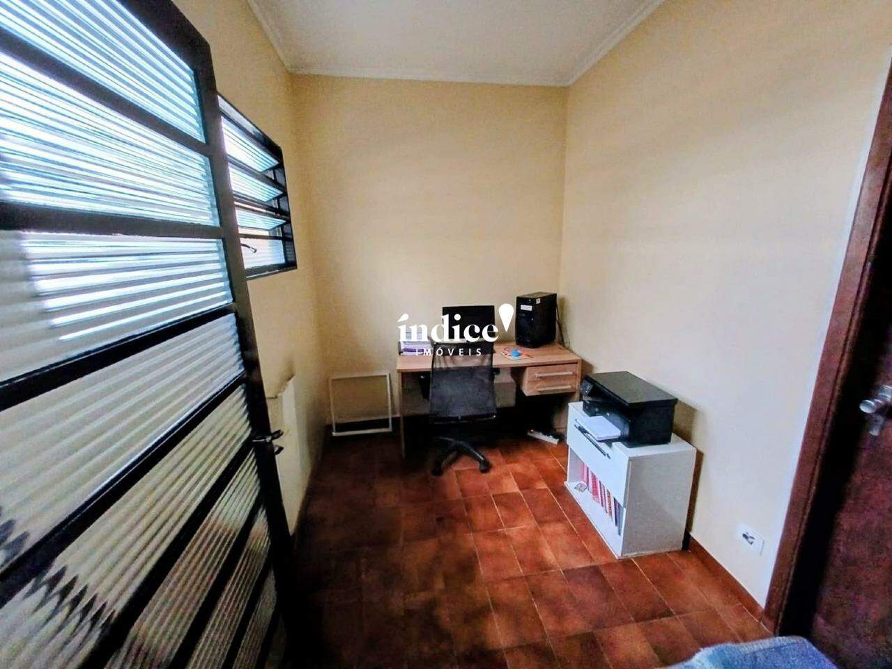 Casas para à venda no Parque dos Bandeirantes na cidade de Ribeirão Preto: Quarto despejo ou escritório
