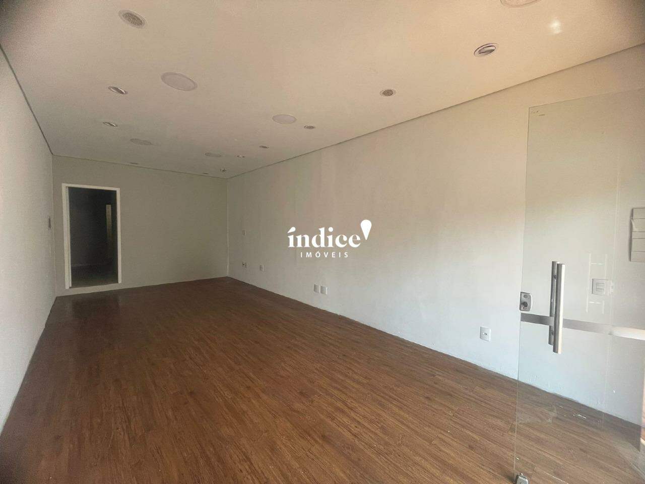 Salão Comercial para para aluguel no Ipiranga na cidade de Ribeirão Preto: 
