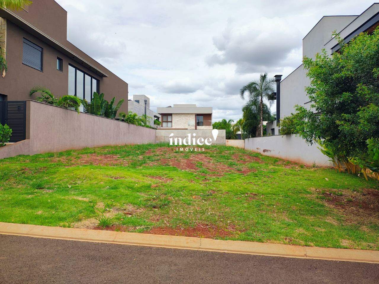 Terrenos Condomínio para à venda no Jardim Olhos D`Água na cidade de Ribeirão Preto: 