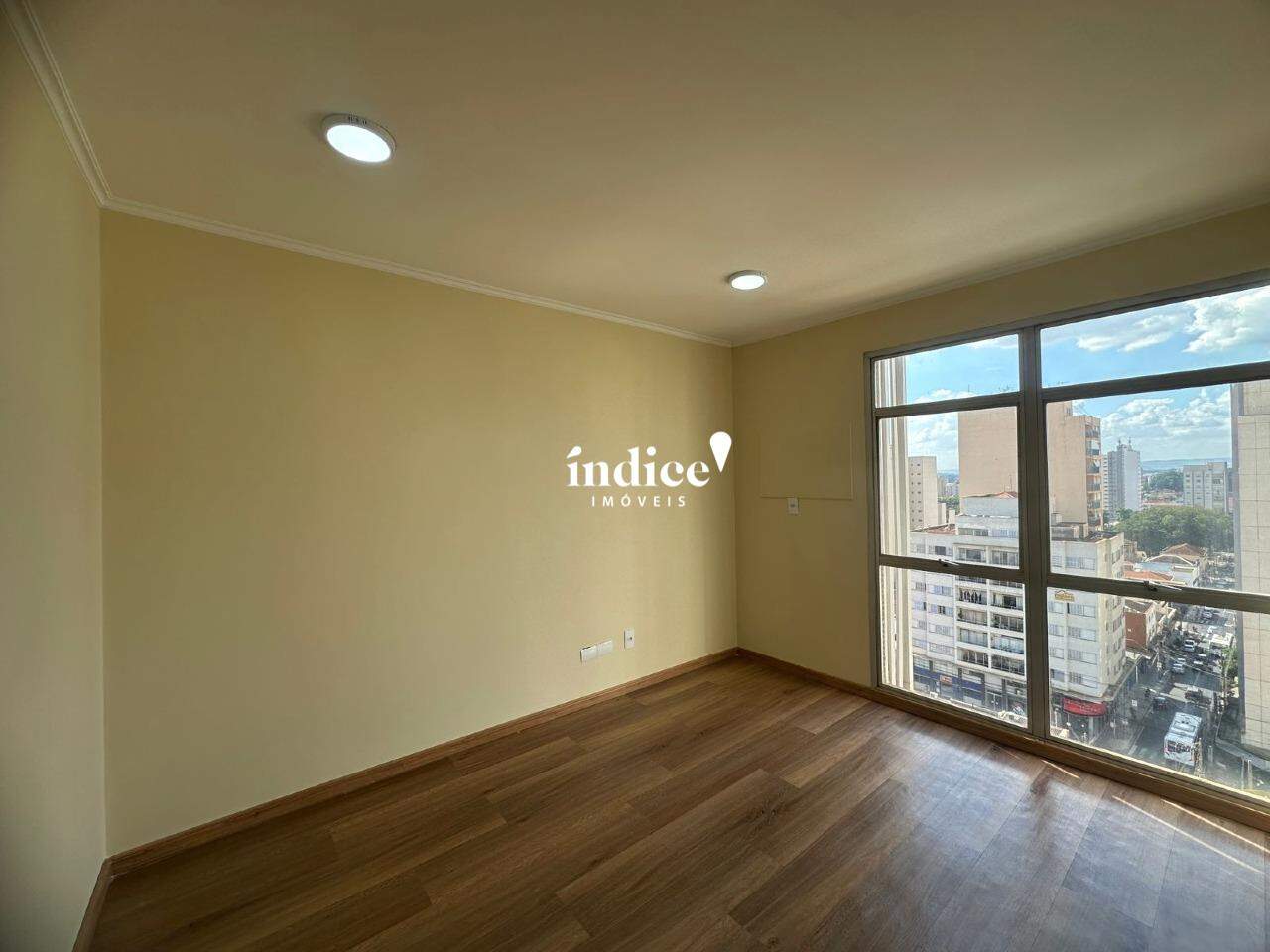 Sala Comercial para para aluguel no Centro na cidade de Ribeirão Preto: 