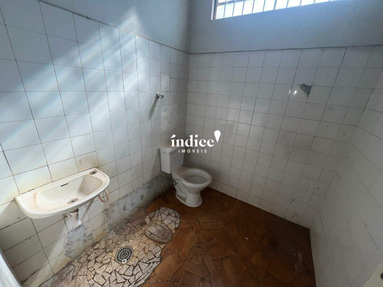Salão Comercial para para aluguel no Centro na cidade de Ribeirão Preto: 