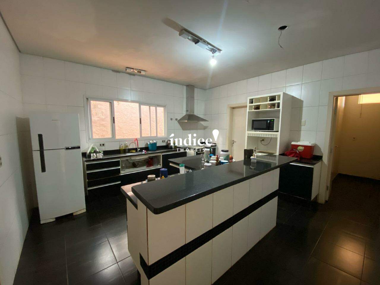 Casa Comercial para para aluguel no Ribeirânia na cidade de Ribeirão Preto: 