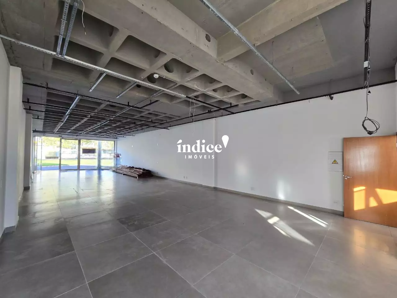 Salão Comercial para para aluguel no Jardim Botânico na cidade de Ribeirão Preto: 