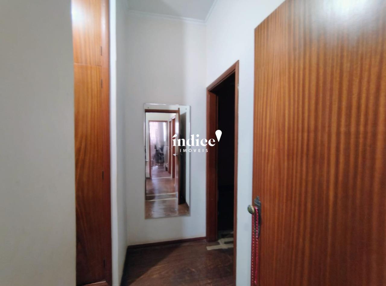 Casas para à venda no Jardim América na cidade de Ribeirão Preto: corredor quartos