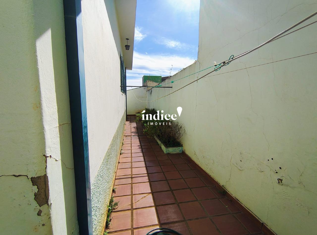 Casas para à venda no Jardim América na cidade de Ribeirão Preto: corredor quintal fundo