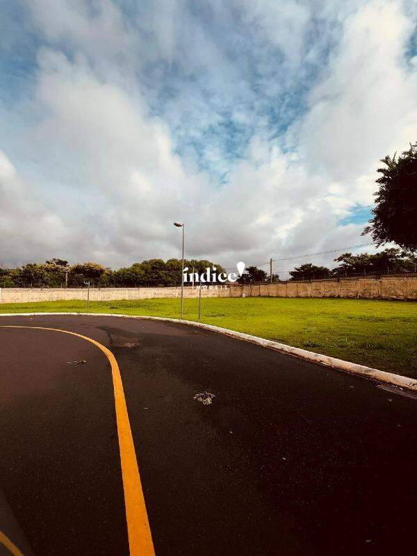 Terrenos Condomínio para à venda no Vila do Golf na cidade de Ribeirão Preto: 