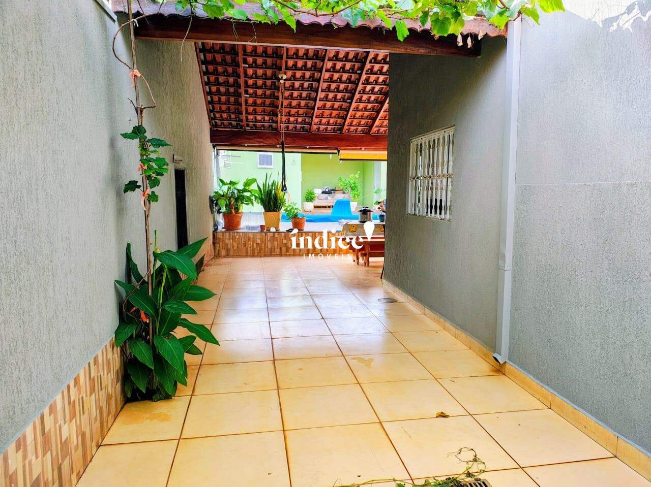 Casas para à venda no Jardim Marchesi na cidade de Ribeirão Preto: corredor quintal