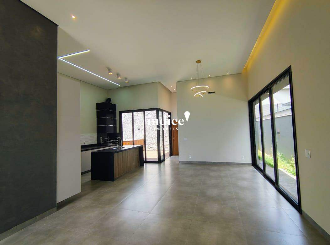 Casas Condomínio para à venda no Vivendas da Mata na cidade de Ribeirão Preto: sala c cozinha planejada