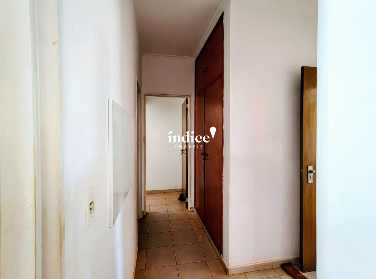 Casas para à venda no Lagoinha na cidade de Ribeirão Preto: roupeiro corredor