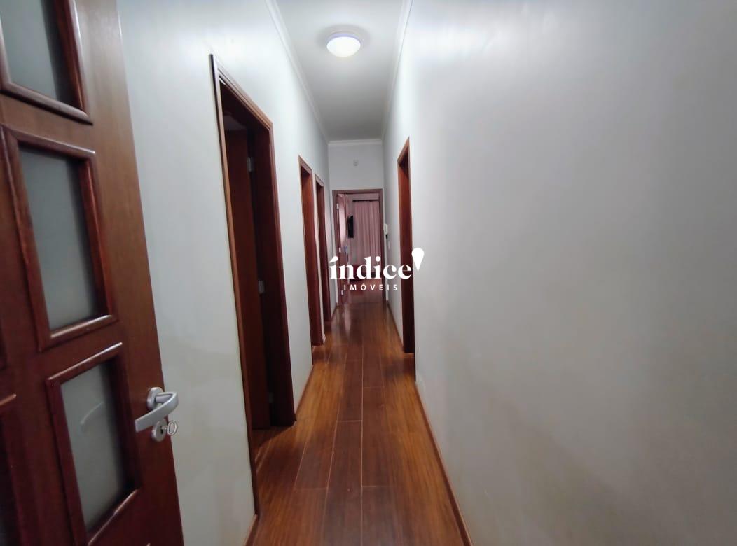Casas para à venda no Jardim Anhangüera na cidade de Ribeirão Preto: corredor dentro de casa