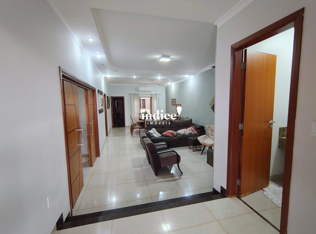 Casas para à venda no Jardim Anhangüera na cidade de Ribeirão Preto: entrada sala