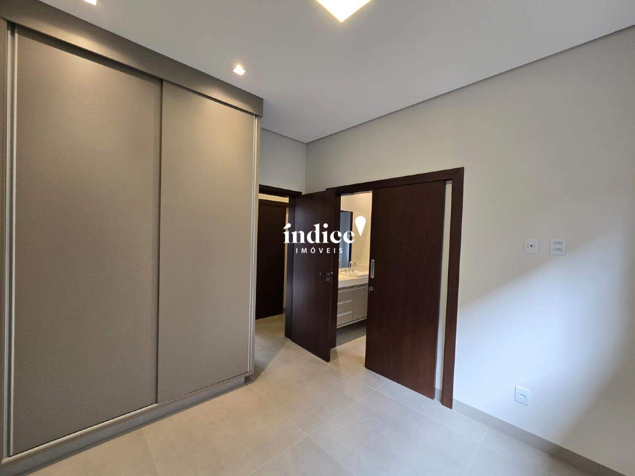 Casas Condomínio para à venda no Vila do Golf na cidade de Ribeirão Preto: