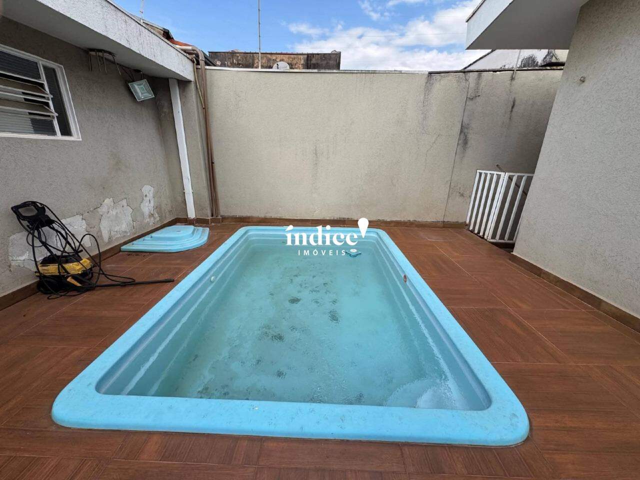 Casas para à venda no Vila Tibério na cidade de Ribeirão Preto: PISCINA