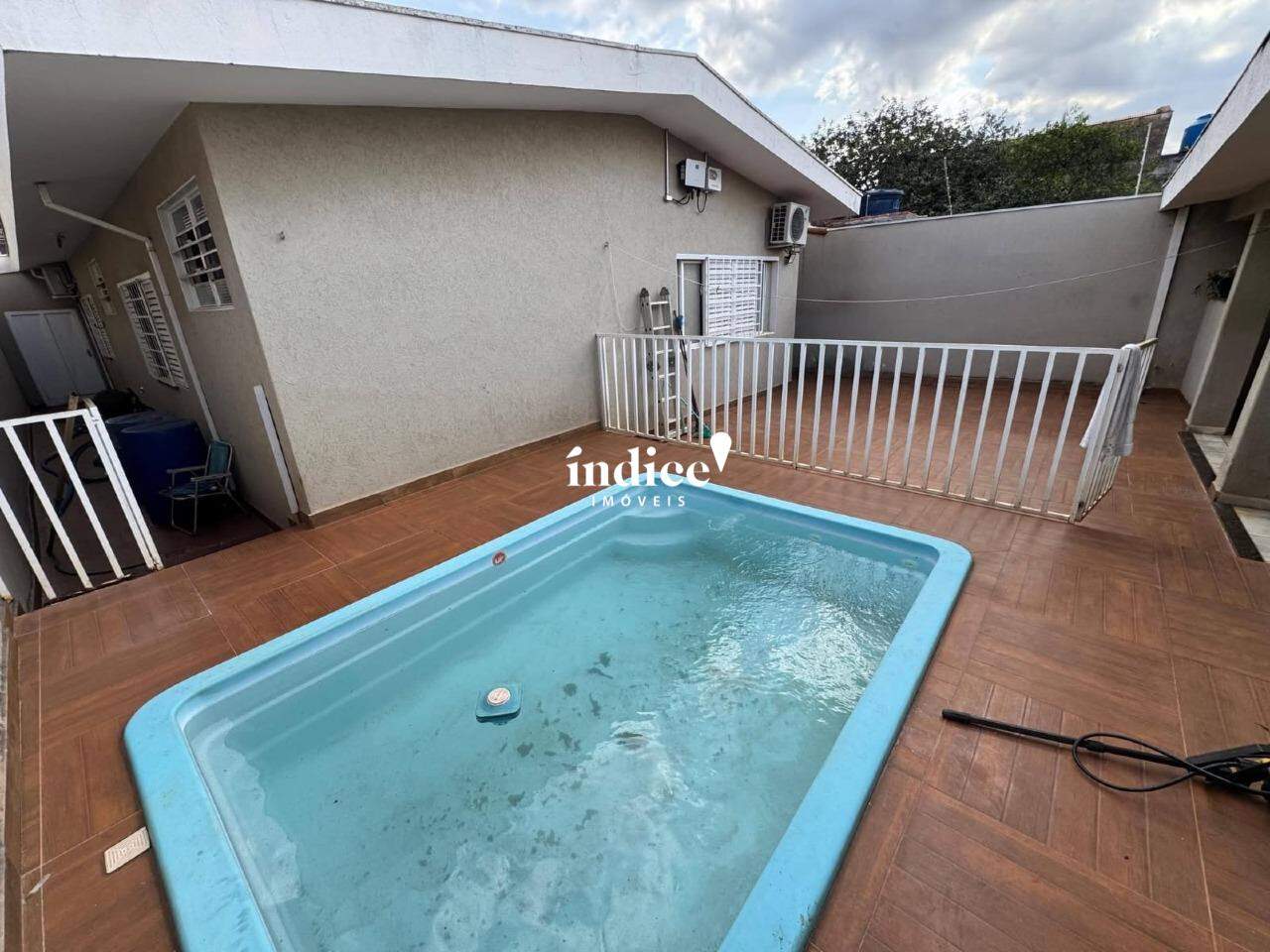 Casas para à venda no Vila Tibério na cidade de Ribeirão Preto: PISCINA