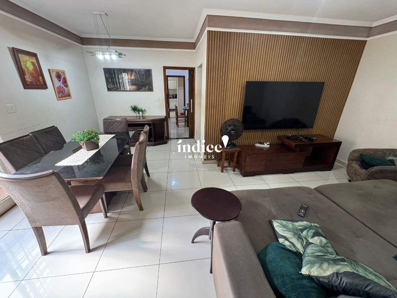 Casas para à venda no Vila Tibério na cidade de Ribeirão Preto: SALA TV