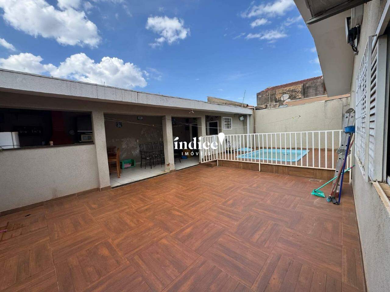 Casas para à venda no Vila Tibério na cidade de Ribeirão Preto: QUINTAL