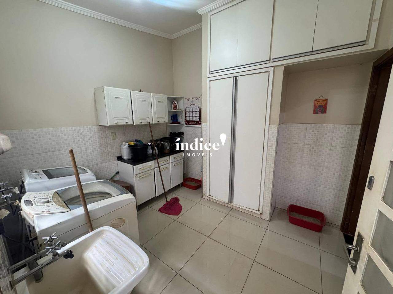 Casas para à venda no Vila Tibério na cidade de Ribeirão Preto: LAVANDERIA