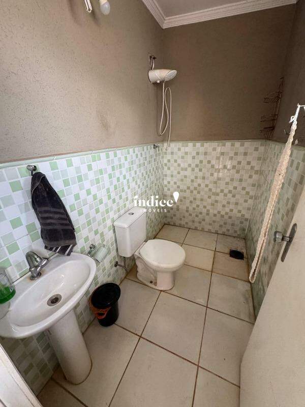 Casas para à venda no Vila Tibério na cidade de Ribeirão Preto: BANHEIRO EXTERNO