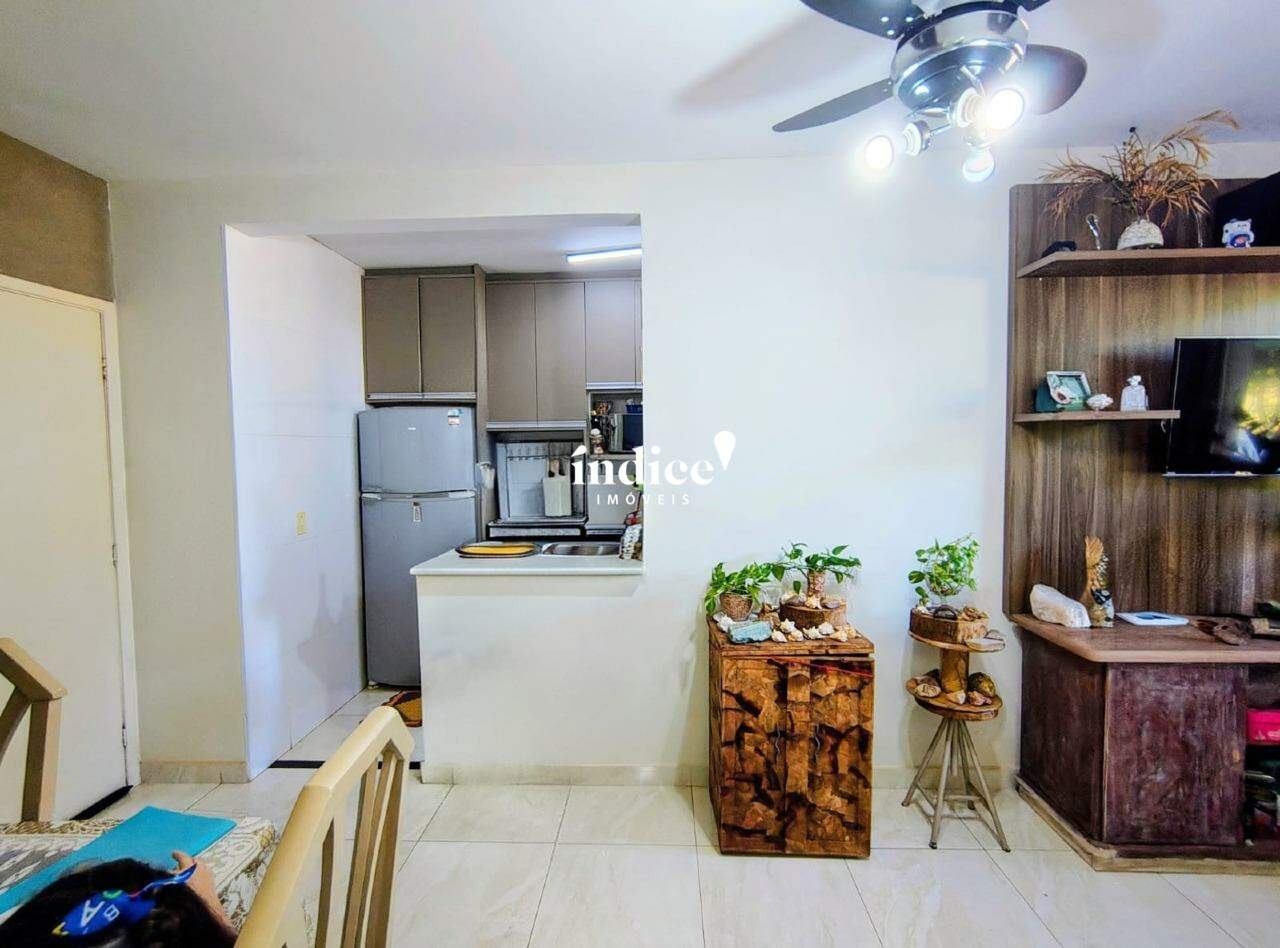 Apartamento para à venda no Jardim Guaporé na cidade de Ribeirão Preto: cozinha americana