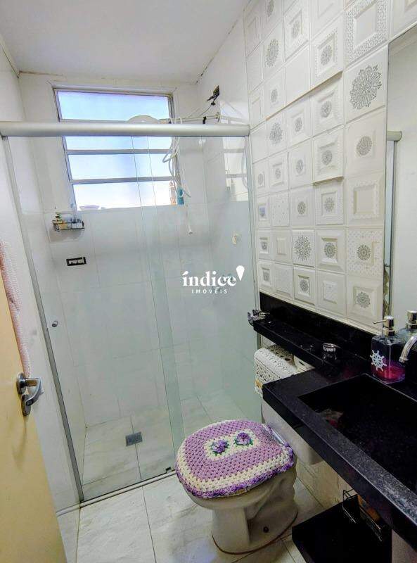 Apartamento para à venda no Jardim Guaporé na cidade de Ribeirão Preto: banheiro suite