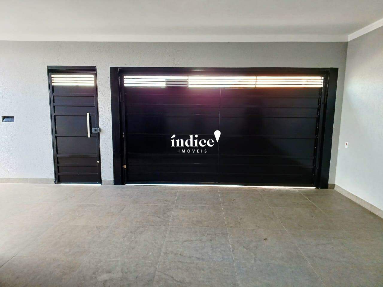 Casas para à venda no Belvedere na cidade de Ribeirão Preto: Garagem para 02 carros