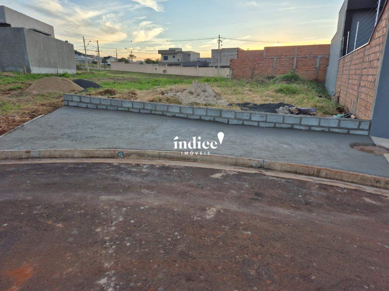 Terrenos Bairro para à venda no Recreio Anhangüera na cidade de Ribeirão Preto: 