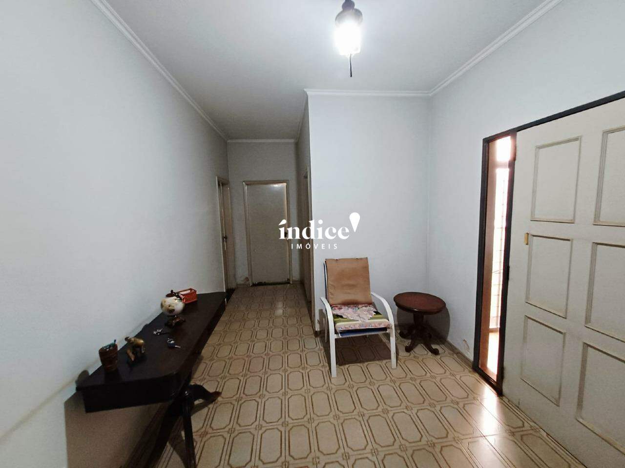 Casas para à venda no Jardim Mosteiro na cidade de Ribeirão Preto: Hall interior de entrada