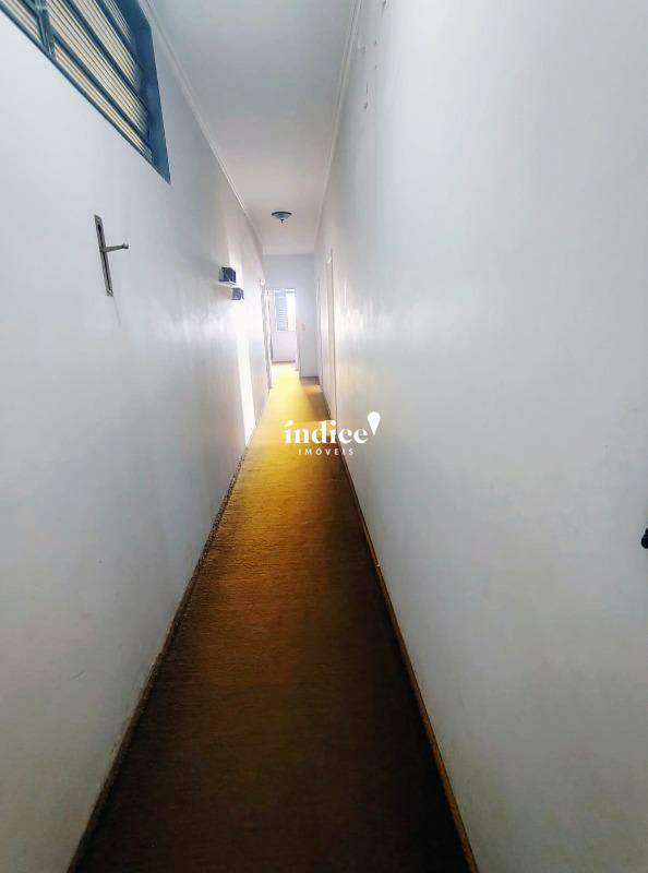 Casas para à venda no Jardim Mosteiro na cidade de Ribeirão Preto: Corredor área íntima