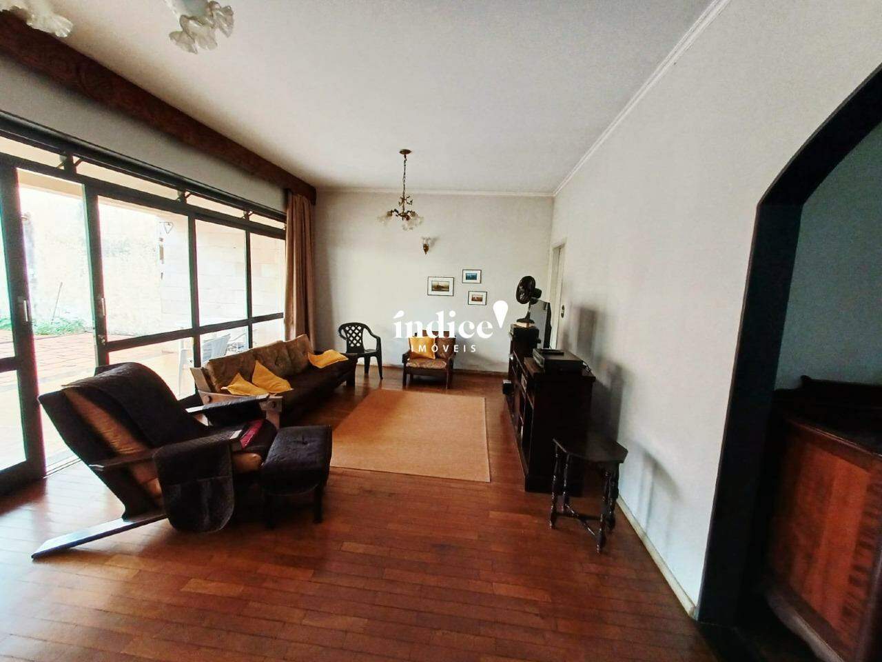 Casas para à venda no Jardim Mosteiro na cidade de Ribeirão Preto: Sala 2 ambientes