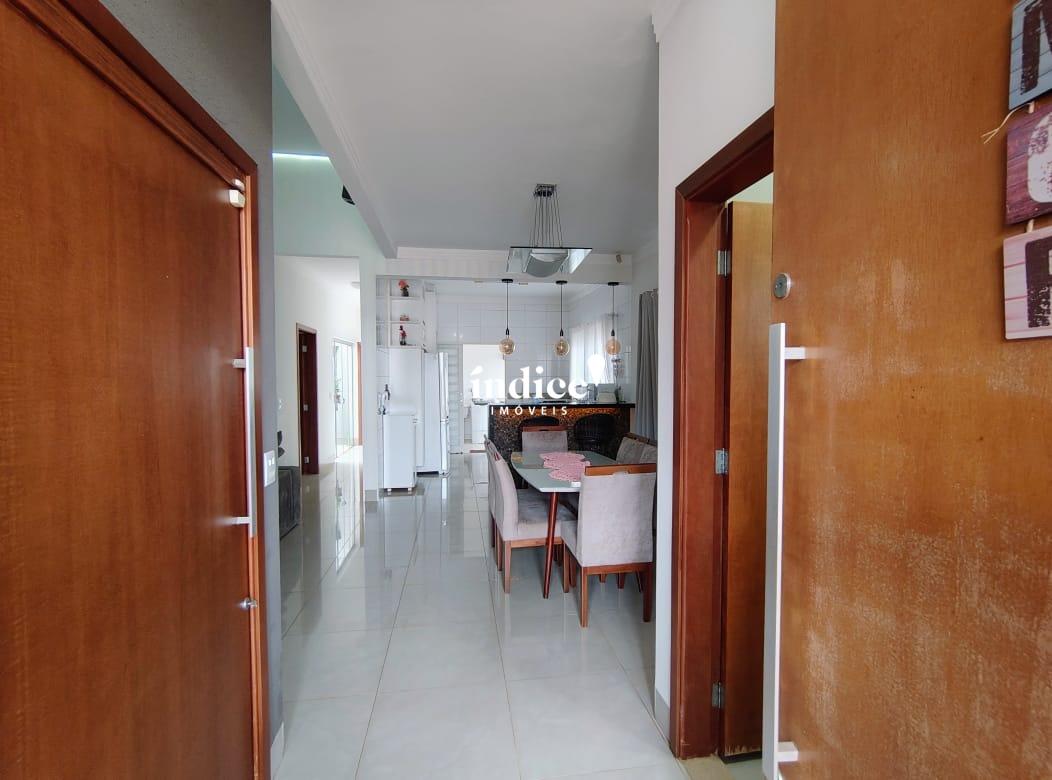 Casas para à venda no Jardim Anhangüera na cidade de Ribeirão Preto: entrada da sala