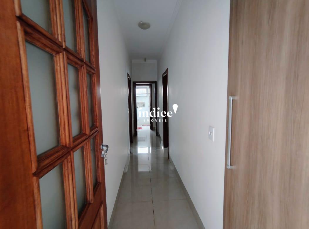 Casas para à venda no Jardim Anhangüera na cidade de Ribeirão Preto: corredor casa