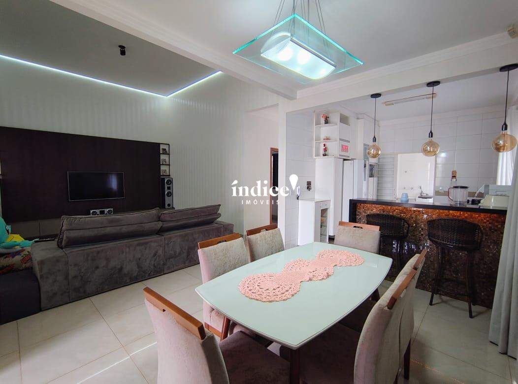 Casas para à venda no Jardim Anhangüera na cidade de Ribeirão Preto: espaço integrado