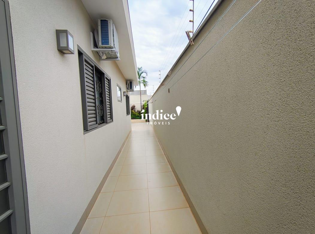 Casas para à venda no Jardim Anhangüera na cidade de Ribeirão Preto: corredo quintal