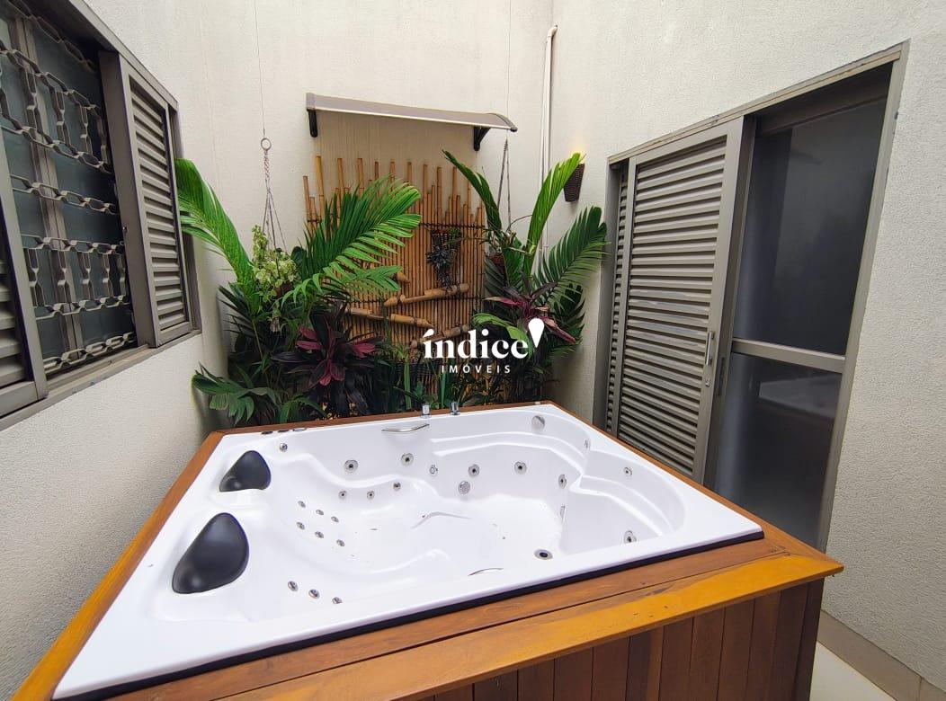 Casas para à venda no Jardim Anhangüera na cidade de Ribeirão Preto: banheira no jardim de inverno