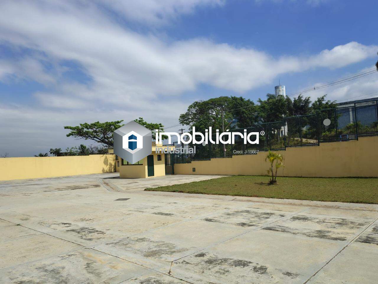 Galpão para aluguel no Centro Industrial de Arujá: