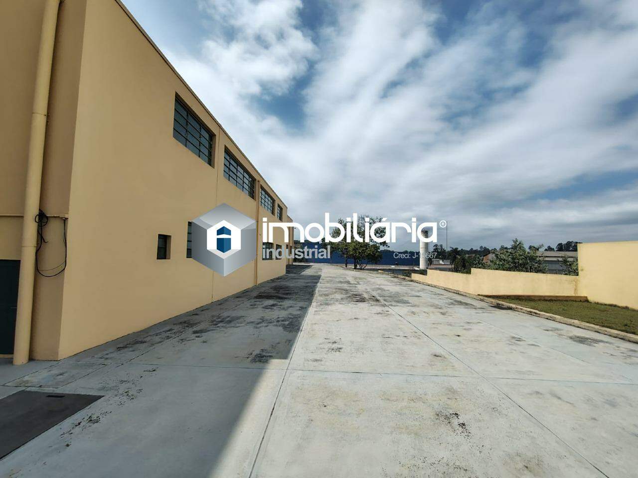 Galpão para aluguel no Centro Industrial de Arujá: