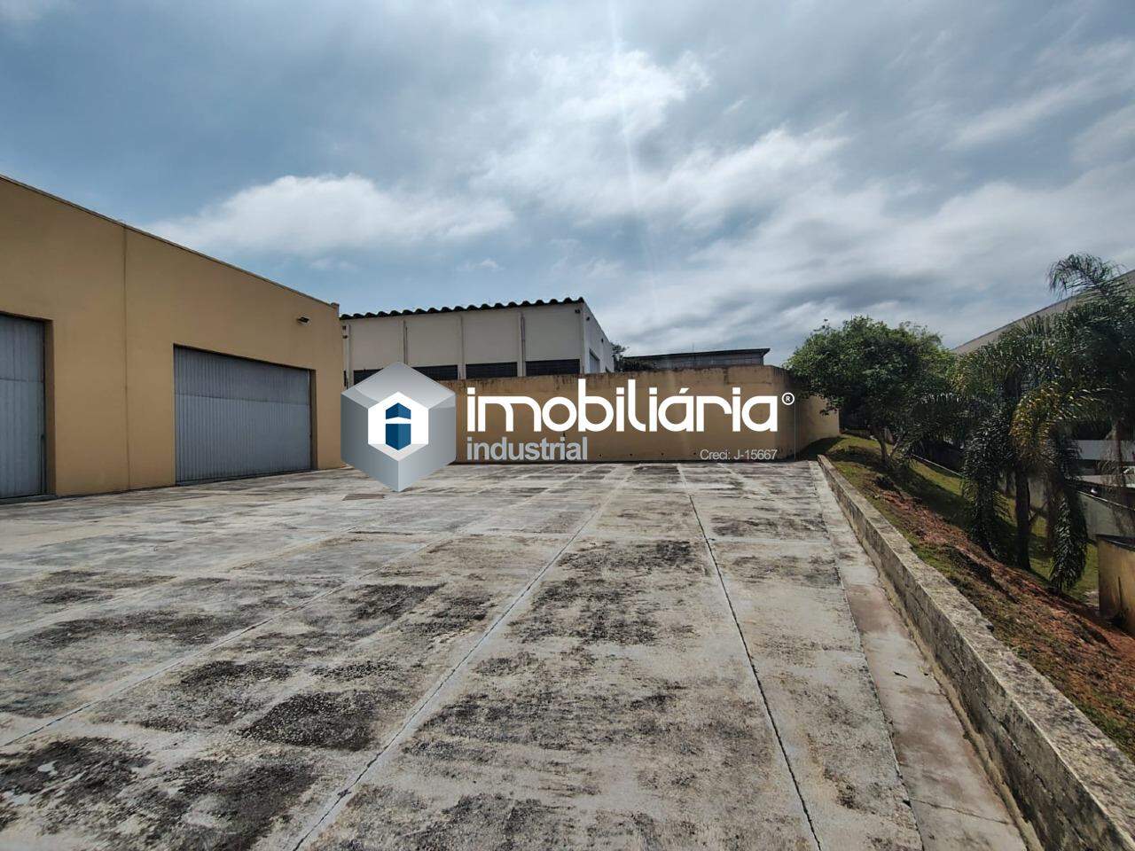 Galpão para aluguel no Centro Industrial de Arujá: