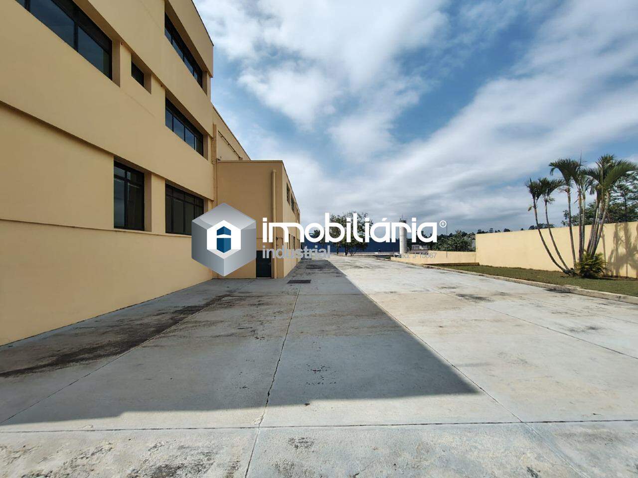 Galpão para aluguel no Centro Industrial de Arujá: