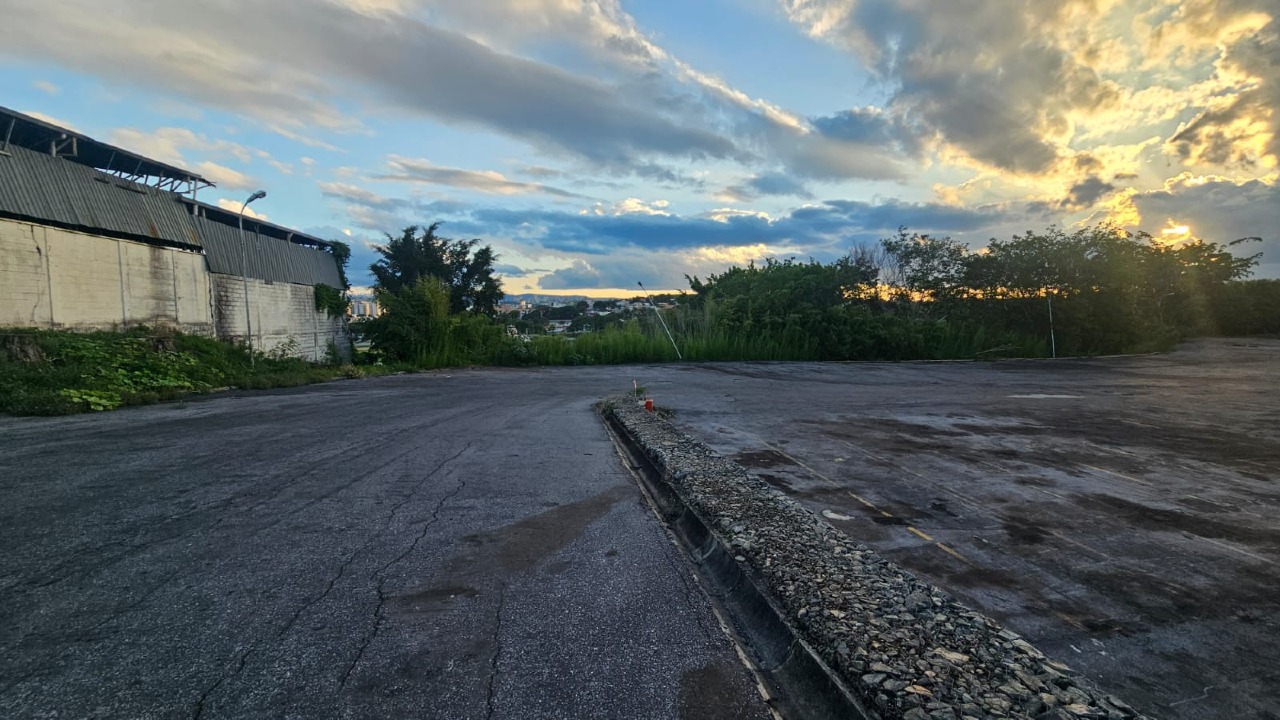 Galpão para aluguel no Itapoã: 
